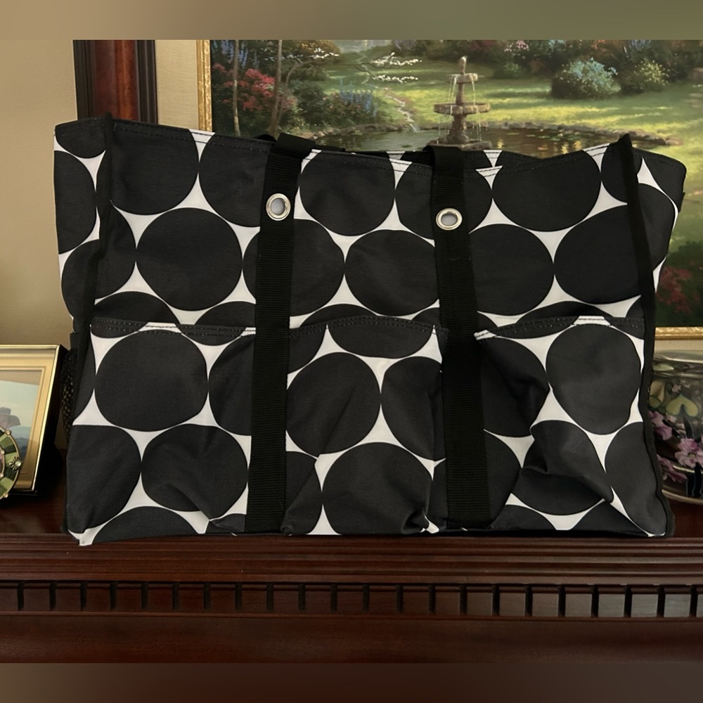 NWOT Thirty-One Tote Bag in Black and White Circle Dot Pattern